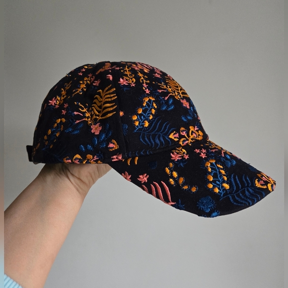 GALERIES LAFAYETTE Floral Embroidered Cap - Picture 4 of 7